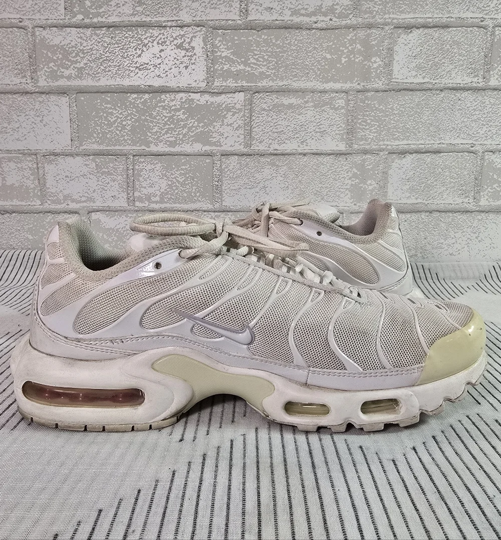 Nike Air Max Plus Women's White DM2362 100 Used w/ Box Size 9.5